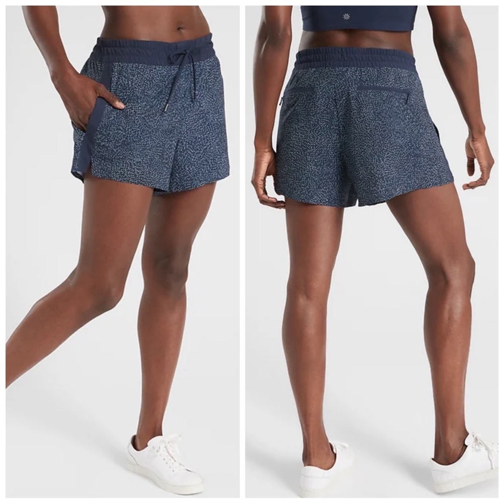 •ATHLETA• Printed 4” Pull On Baja Shorts in Navy Blue Wood Block Pattern Size 4